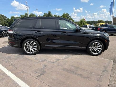 Used 2025 Lincoln Aviator AWD w/ Jet Appearance Package image 9