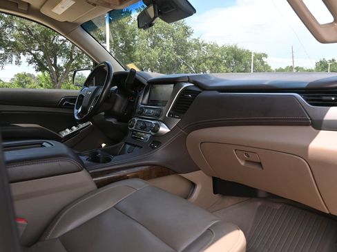 Used 2019 Chevrolet Suburban LT RWD image 25