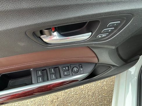 Used 2015 Acura TLX w/ Technology Package image 18