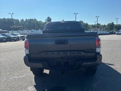 Used 2022 Toyota Tacoma TRD Sport w/ Technology Package AWD/4WD image 5