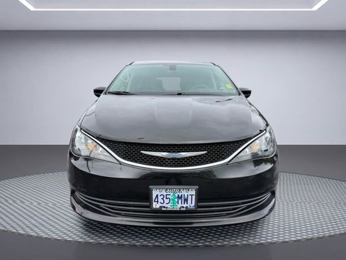 Used 2018 Chrysler Pacifica Touring FWD image 9