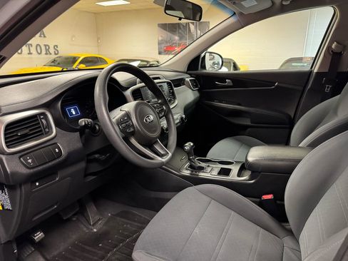 Used 2017 Kia Sorento AWD image 12