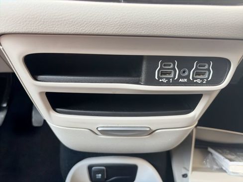 Used 2023 Chrysler Pacifica Touring-L FWD image 25
