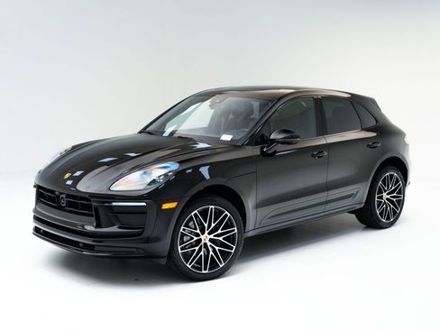 Certified 2025 Porsche Macan AWD/4WD image 1