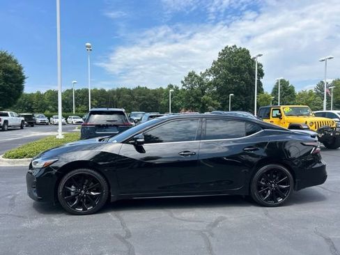 Used 2023 Nissan Maxima SR w/ Sport Mat Group FWD image 10