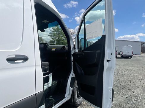 New 2025 Mercedes-Benz Sprinter 2500 image 18