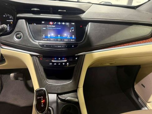 Used 2018 Cadillac XT5 Luxury w/ Driver Awareness Package FWD image 16