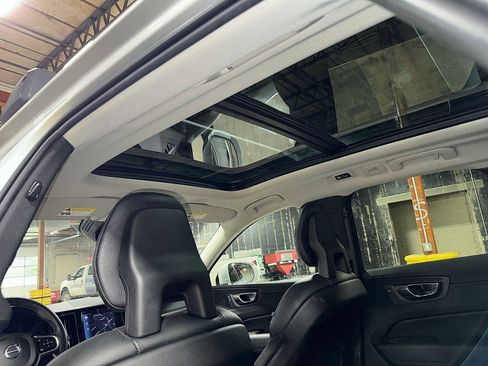 Used 2018 Volvo XC60 T6 Momentum w/ Advanced Package image 24