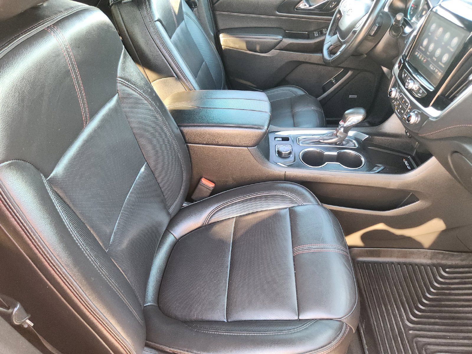 Used 2023 Chevrolet Traverse RS FWD image 15