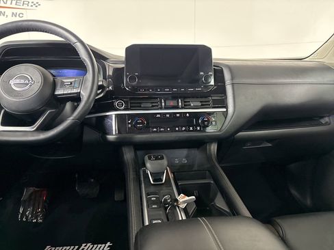 Used 2024 Nissan Pathfinder Platinum w/ Cargo Package image 24