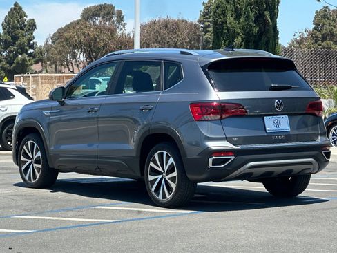Used 2023 Volkswagen Taos SE w/ Panoramic Sunroof Package FWD image 6