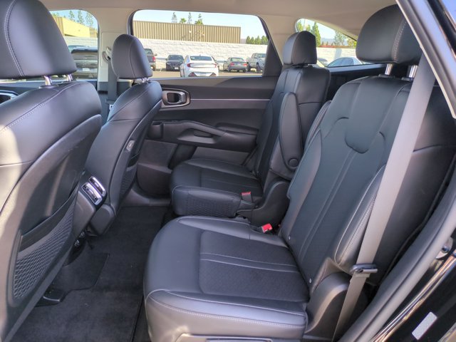 Used 2022 Kia Sorento S FWD image 19