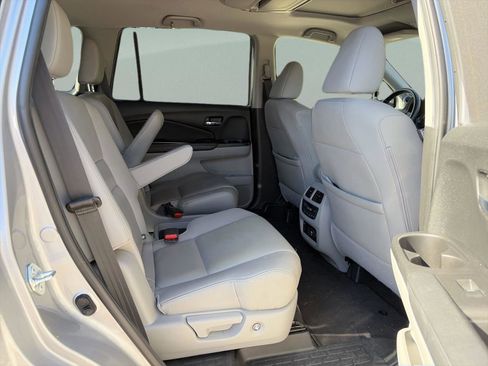 Used 2021 Honda Pilot Touring image 19