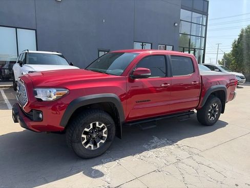 Used 2019 Toyota Tacoma TRD Off-Road AWD/4WD image 4