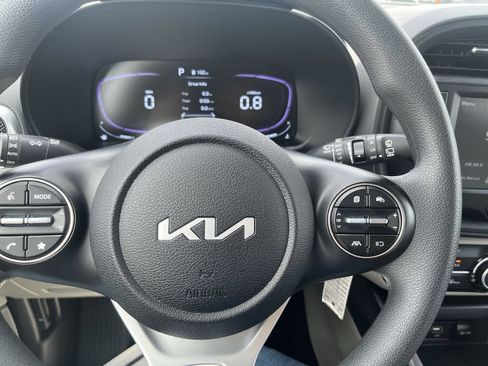Certified 2025 Kia Soul LX w/ LX Technology Package FWD image 21