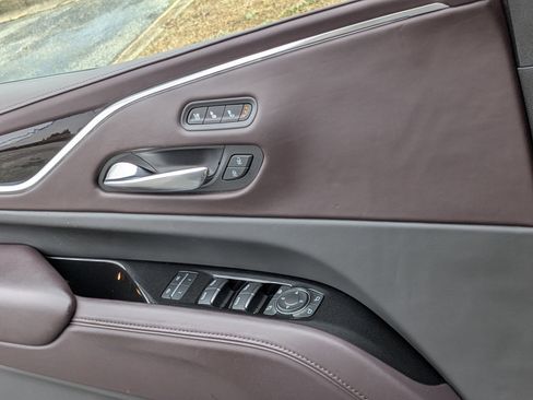 Used 2022 Cadillac Escalade ESV Premium Luxury Platinum w/ Heavy-Duty Trailer Package image 12