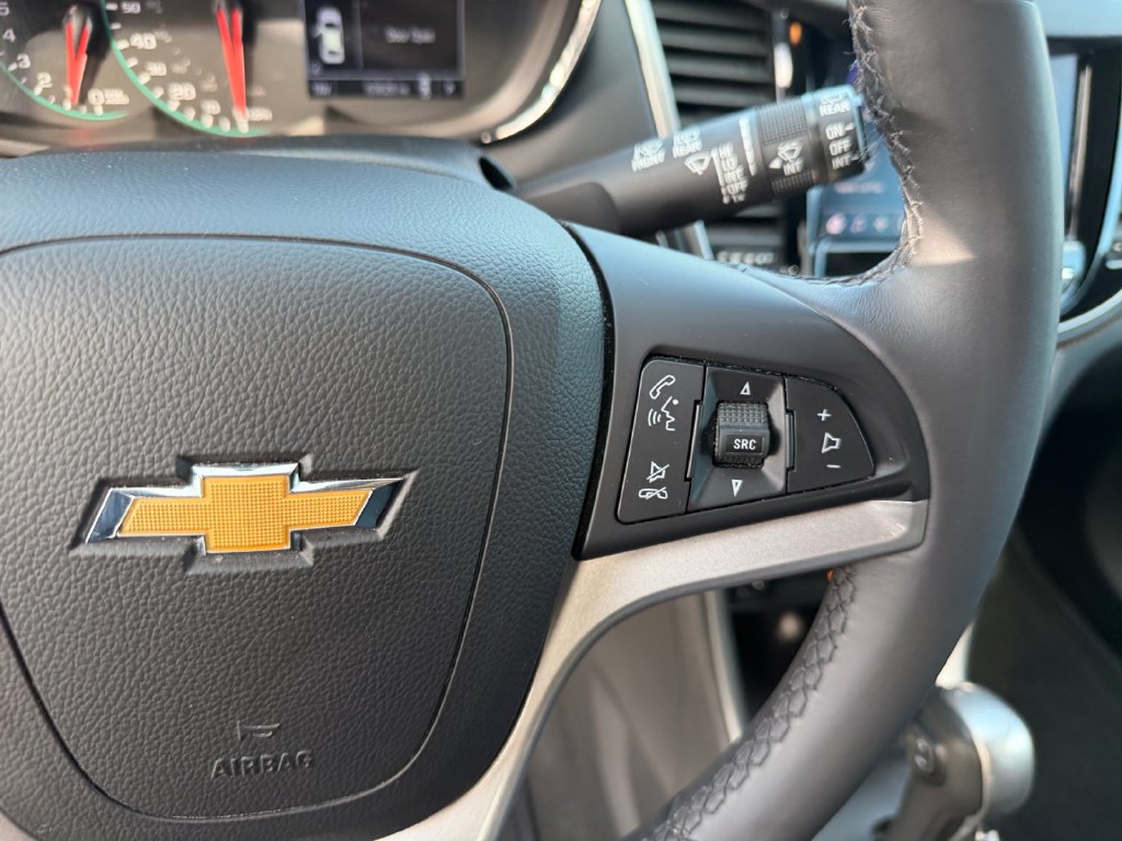 Used 2020 Chevrolet Trax LT w/ LT Convenience Package AWD/4WD image 30