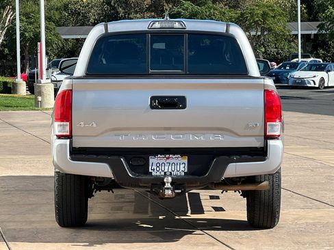 Certified 2017 Toyota Tacoma SR image 6