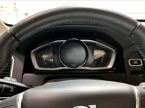 Used 2016 Volvo XC60 T6 w/ Proximity Package image 26