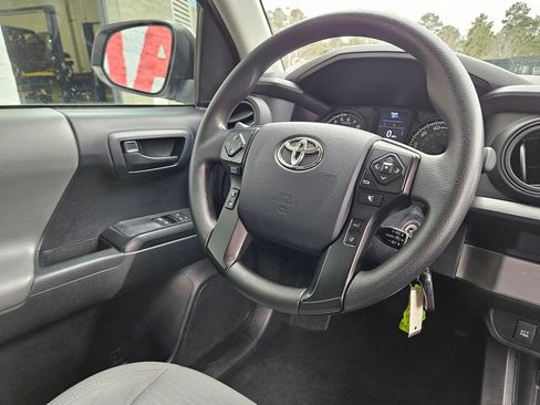 Used 2019 Toyota Tacoma SR image 9