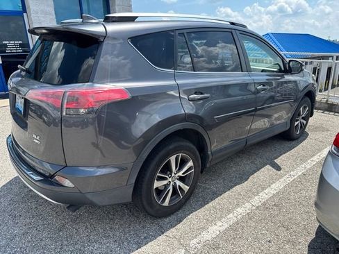 Used 2018 Toyota RAV4 XLE AWD/4WD image 4