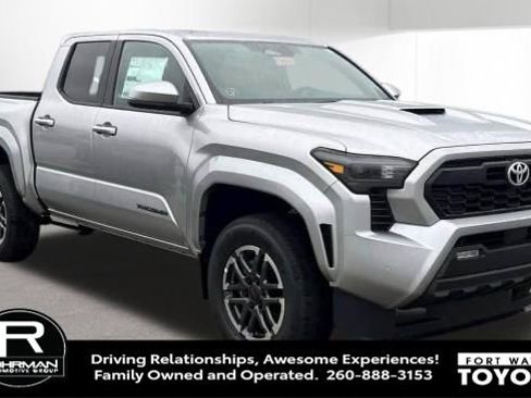 Used 2024 Toyota Tacoma TRD Off-Road image 5