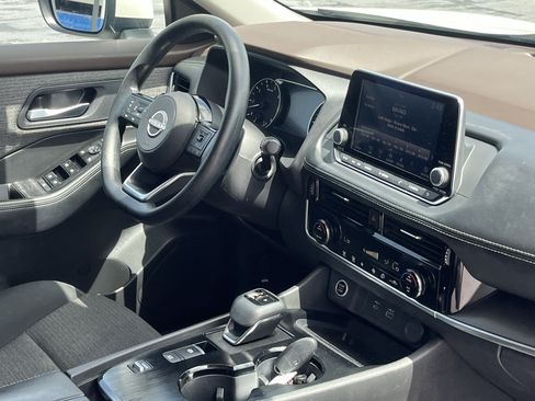 Used 2022 Nissan Rogue SV FWD image 16