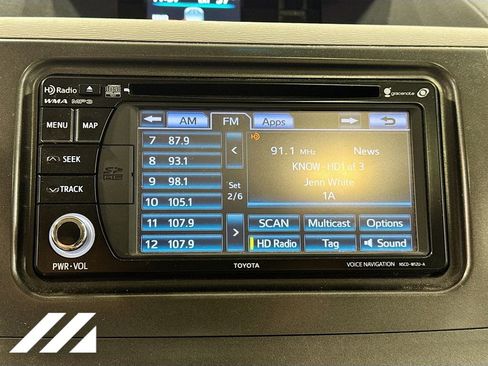 Used 2014 Toyota Sienna XLE w/ Entertainment Package image 17