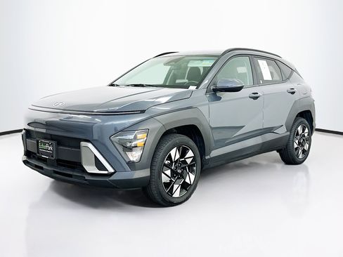 Used 2024 Hyundai Kona SEL AWD/4WD image 3