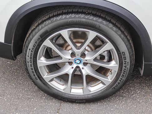 Used 2024 BMW X5 xDrive50e AWD/4WD image 9