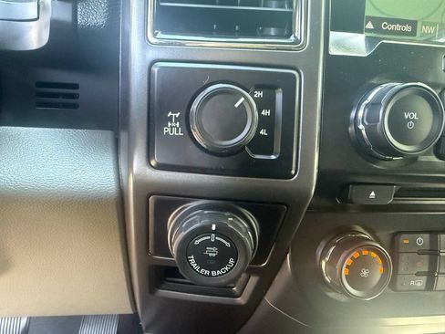 Used 2017 Ford F150 XLT w/ Equipment Group 302A Luxury AWD/4WD image 29