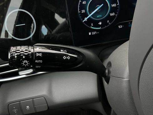 Used 2025 Hyundai Elantra SEL image 38