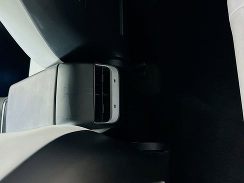 Used 2021 Tesla Model Y Long Range image 26