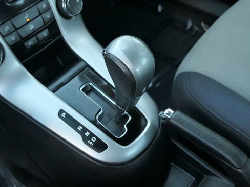 Used 2014 Chevrolet Cruze LS image 21