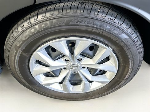 Used 2025 Honda CR-V LX image 11