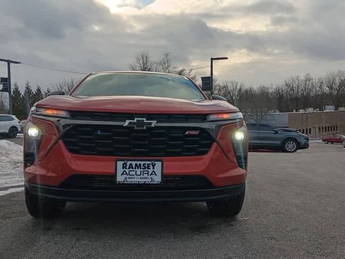 Used 2024 Chevrolet Trax RS w/ Sunroof Package image 8