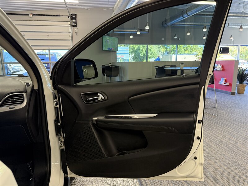 Used 2018 Dodge Journey SE FWD image 34