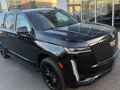 Used 2024 Cadillac Escalade ESV Premium Luxury image 13