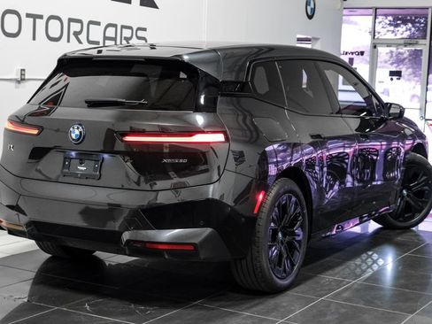 Used 2024 BMW iX xDrive50 w/ Sport Package AWD/4WD image 9