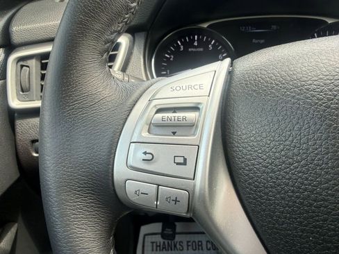Used 2016 Nissan Rogue SL AWD/4WD image 16