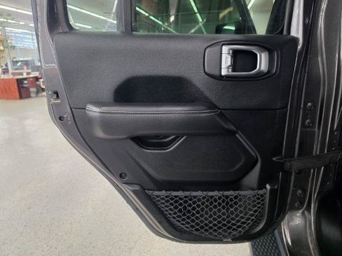 Used 2019 Jeep Wrangler Unlimited Sahara AWD/4WD image 31