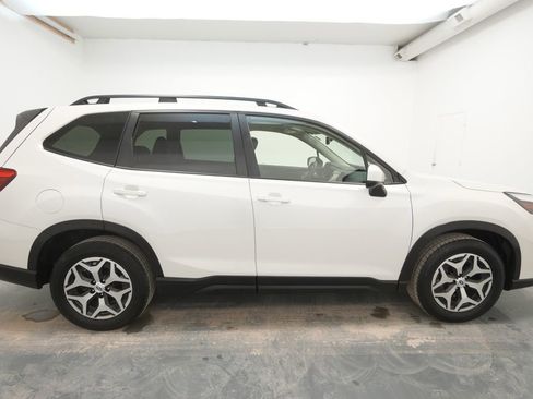 Used 2024 Subaru Forester Premium image 10