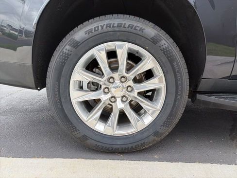Used 2023 Chevrolet Suburban Premier RWD image 35