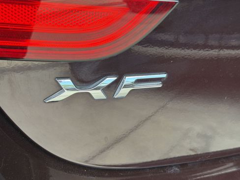 Used 2013 Jaguar XF RWD image 33
