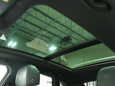 Certified 2021 Porsche Macan image 39