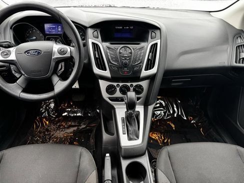 Used 2013 Ford Focus SE image 2