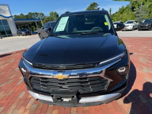 Used 2024 Chevrolet TrailBlazer LT w/ Driver Confidence Package AWD/4WD image 4