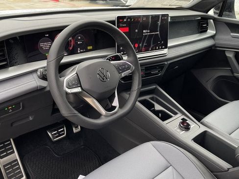 New 2026 Volkswagen Tiguan SE R-Line image 12