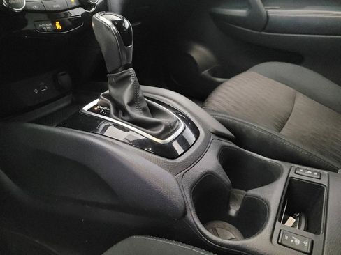 Used 2018 Nissan Rogue SV image 26