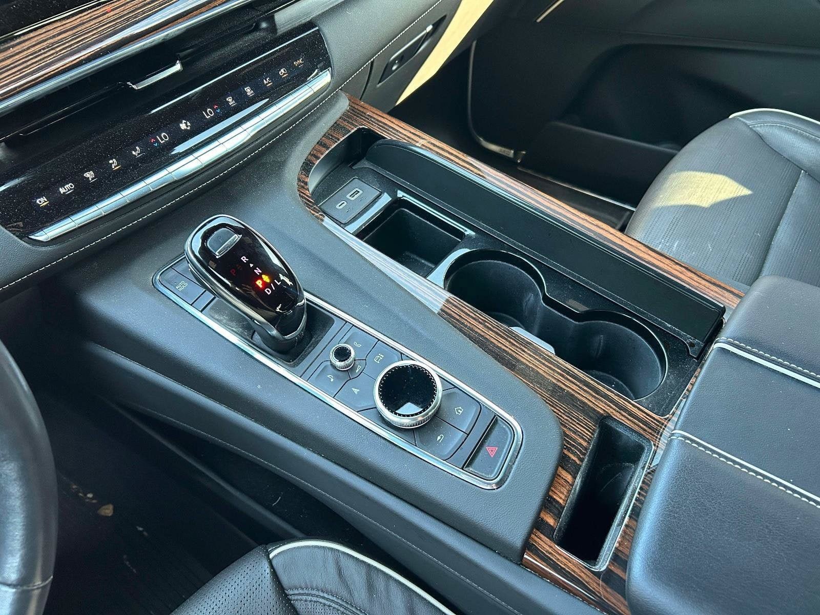Used 2024 Cadillac Escalade Premium Luxury AWD/4WD image 18
